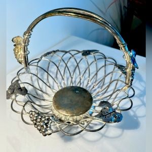 Vintage Godinger Silver Plate Fruit Basket Movable Handle Grape& Leaves Pattern
